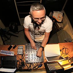 Revelution live dj mix @ Lounge Radio Budapest - 2013.08.15