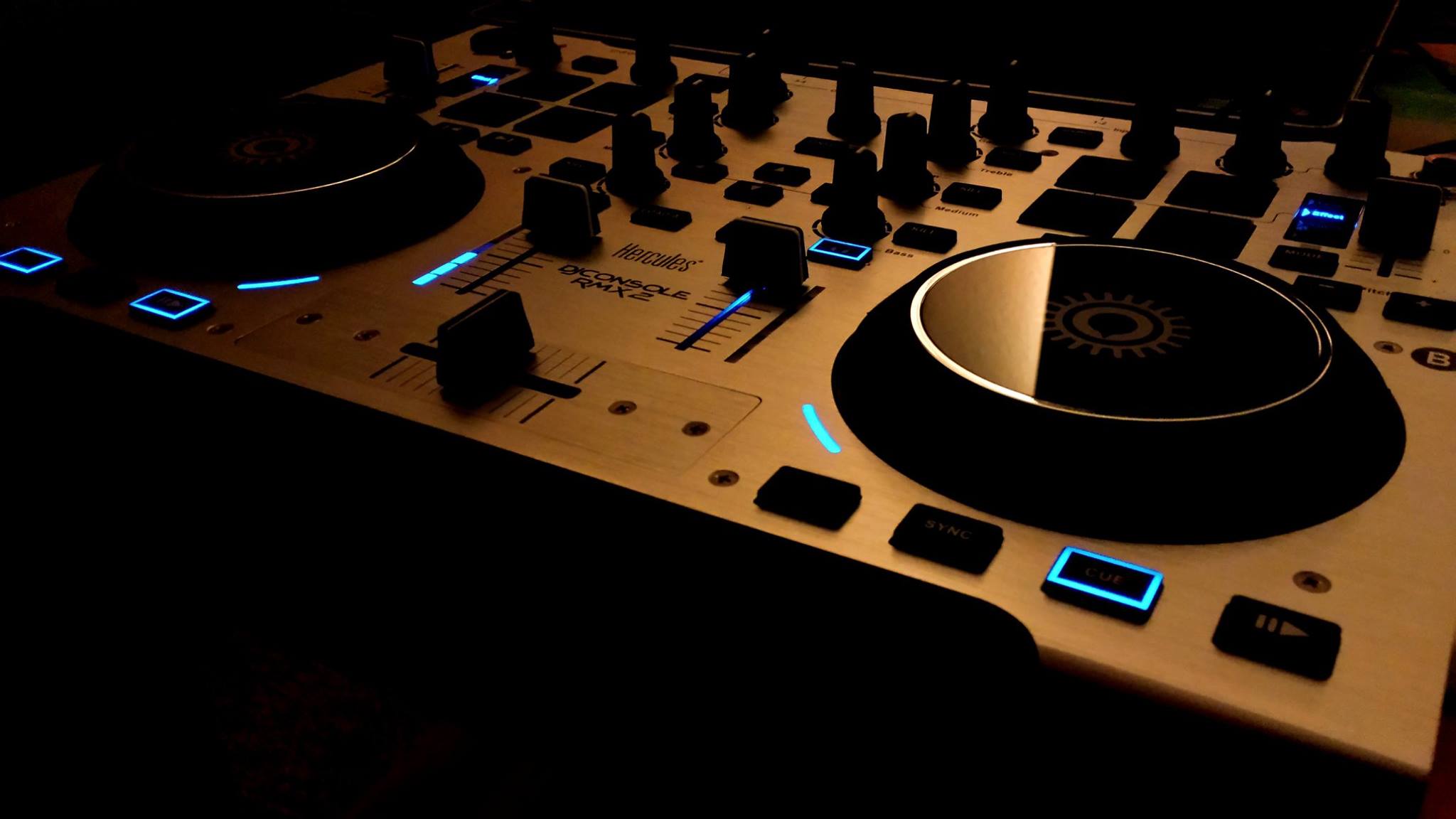 DJ KNOER